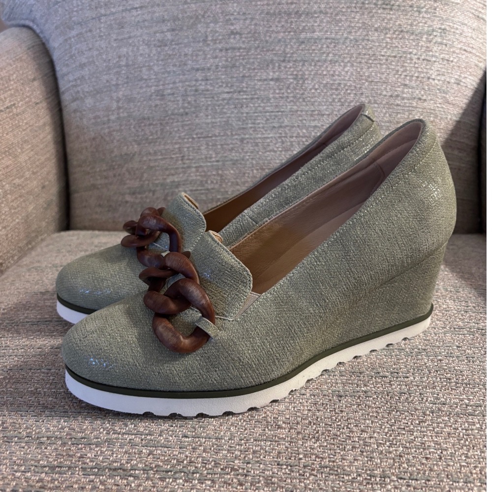 Softwaves Sage Green Metallic Wedge Loafers Brown Chain Link Detail Womens 37